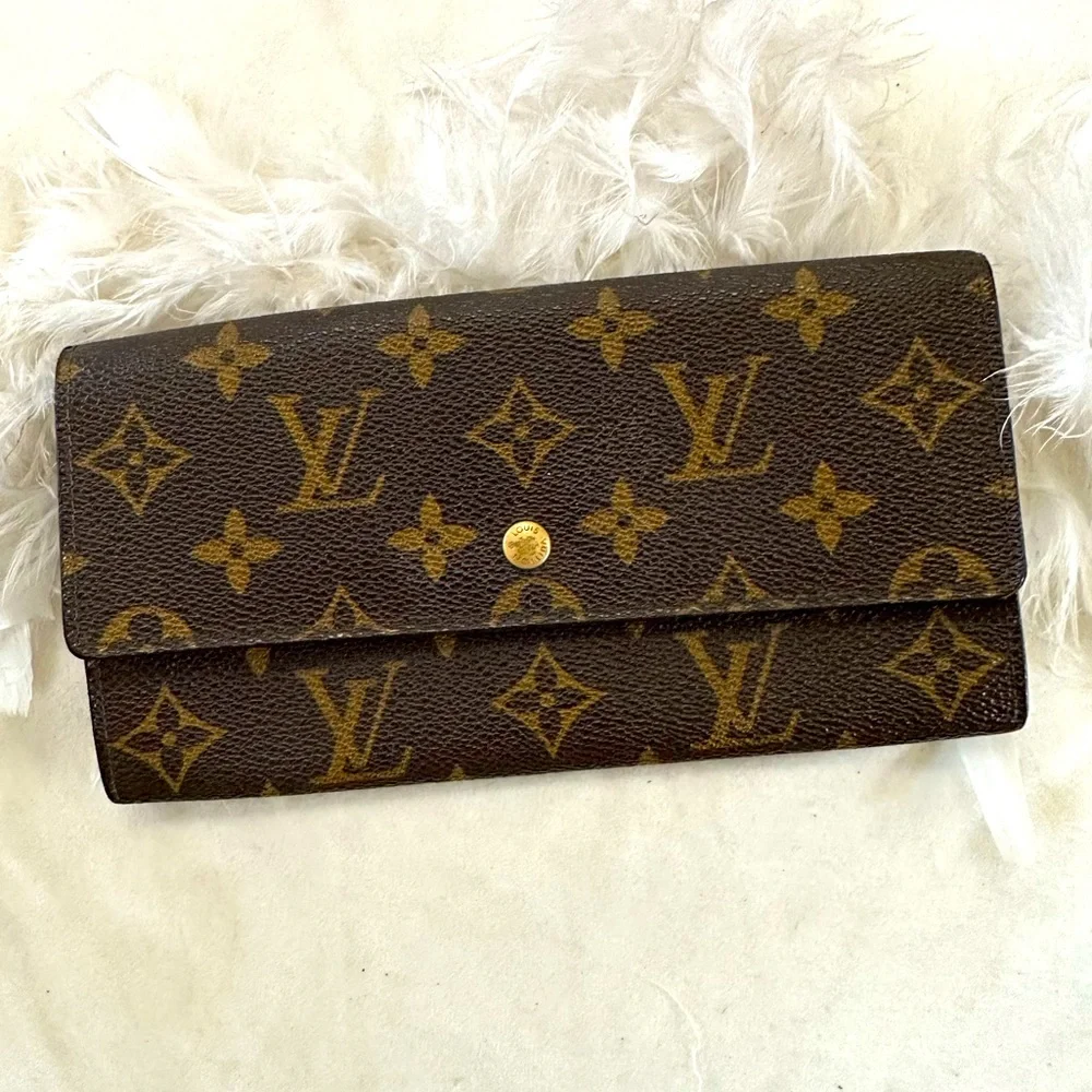 - Louis Vuitton Monogram Portefeiulle Sarah Long Bifold Wallet